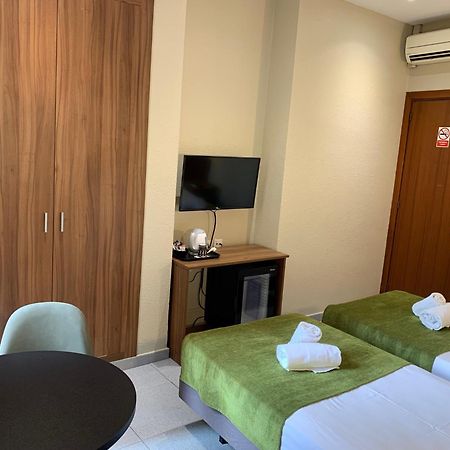 Hotel Aneto Barcelona Luaran gambar