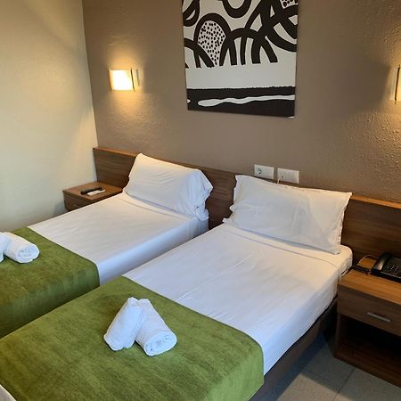 Hotel Aneto Barcelona Luaran gambar