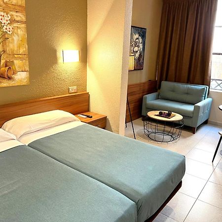 Hotel Aneto Barcelona Luaran gambar