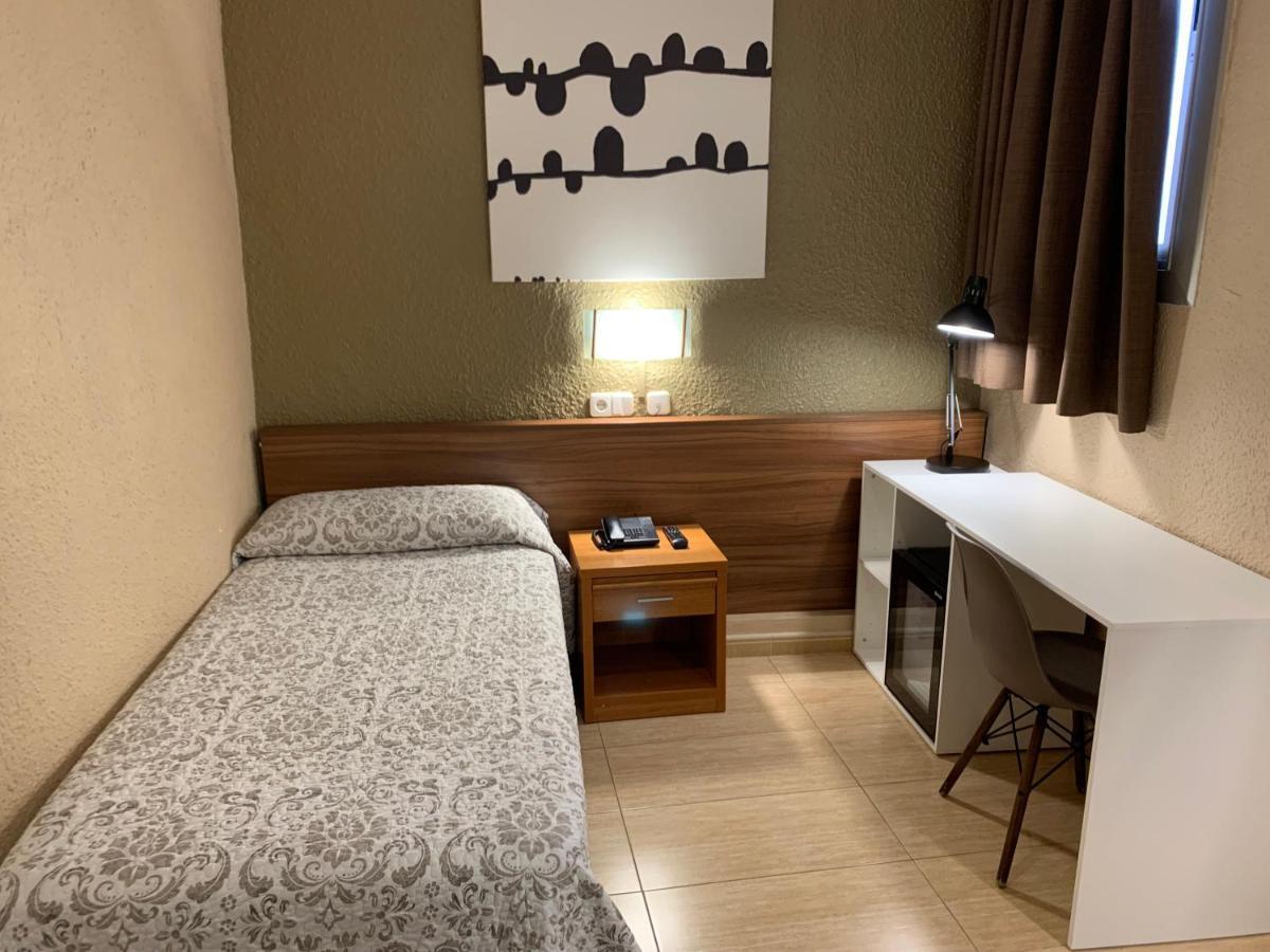 Hotel Aneto Barcelona Luaran gambar