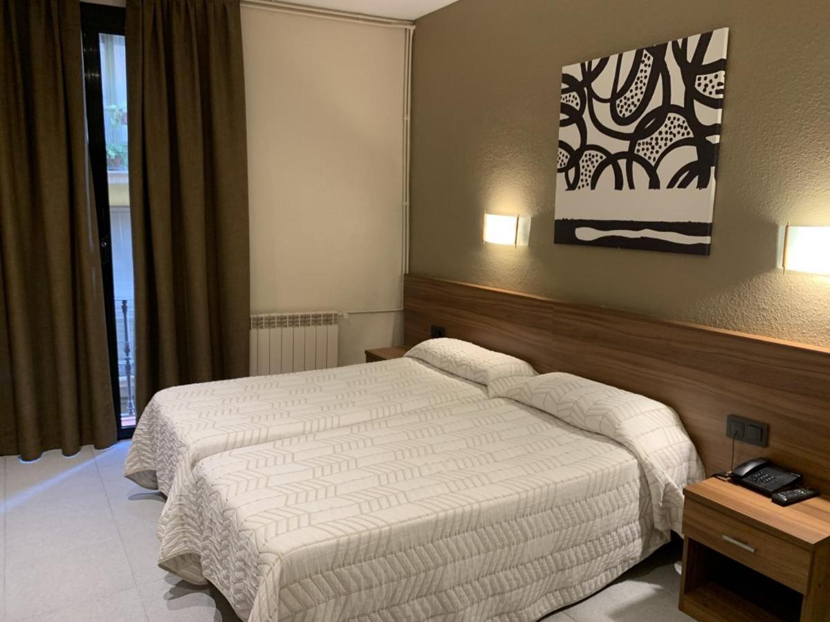 Hotel Aneto Barcelona Luaran gambar