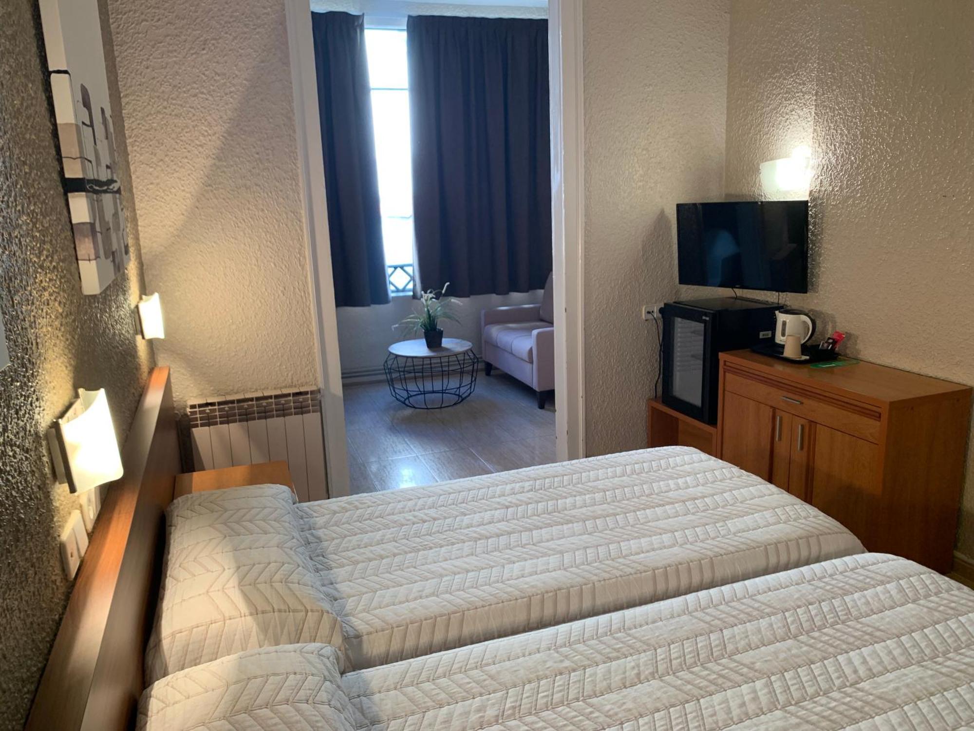 Hotel Aneto Barcelona Luaran gambar