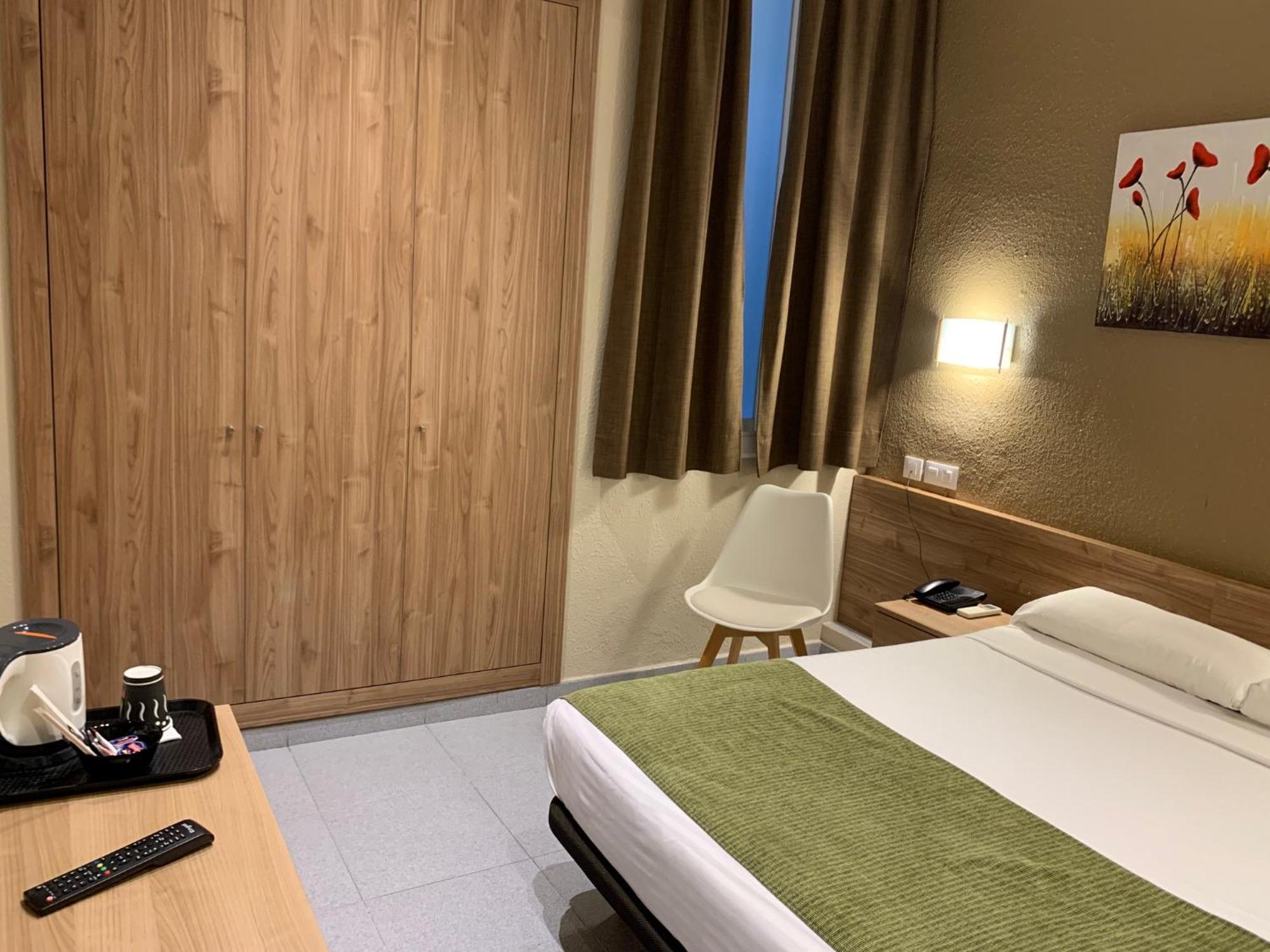 Hotel Aneto Barcelona Luaran gambar