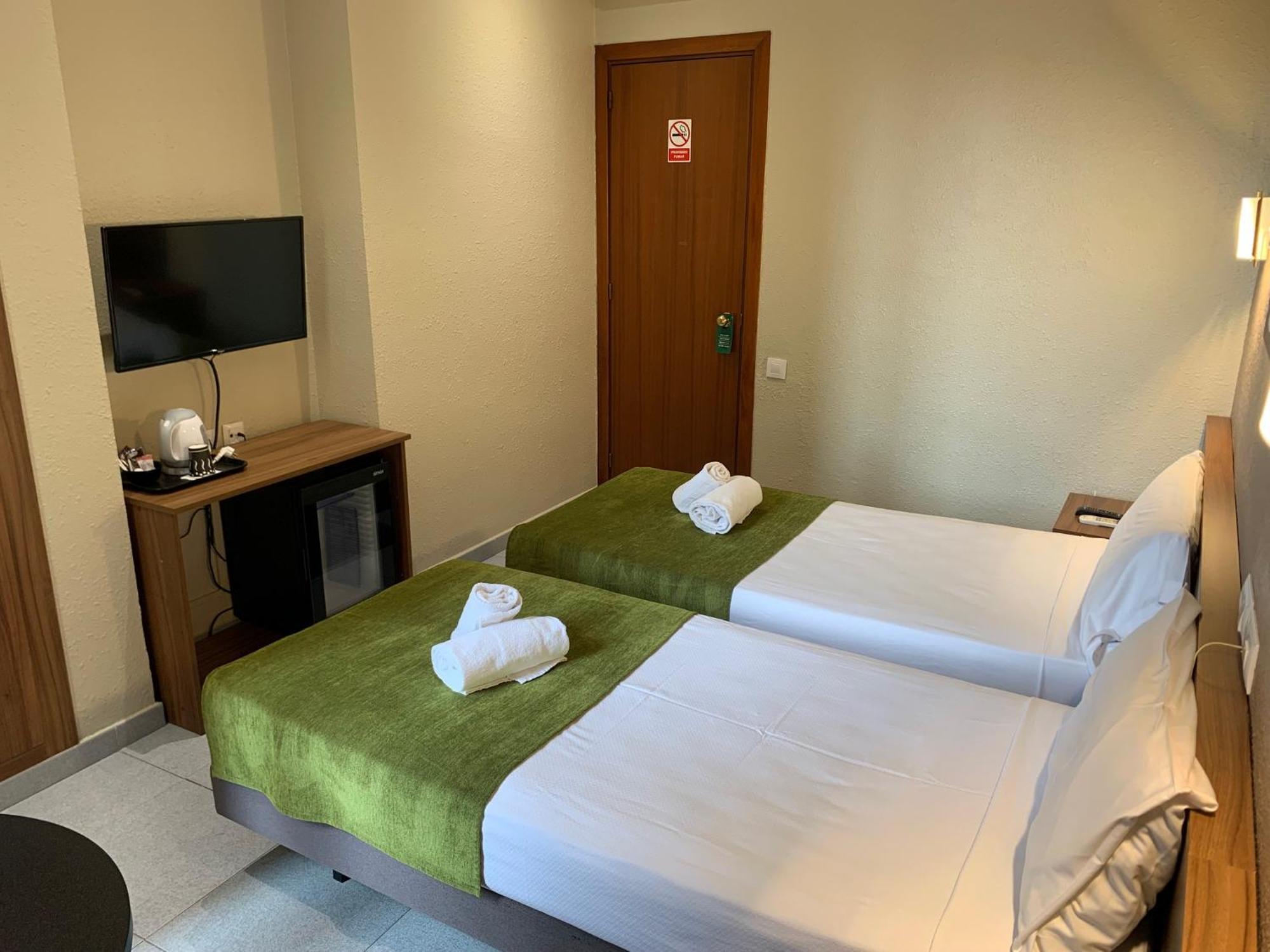 Hotel Aneto Barcelona Luaran gambar