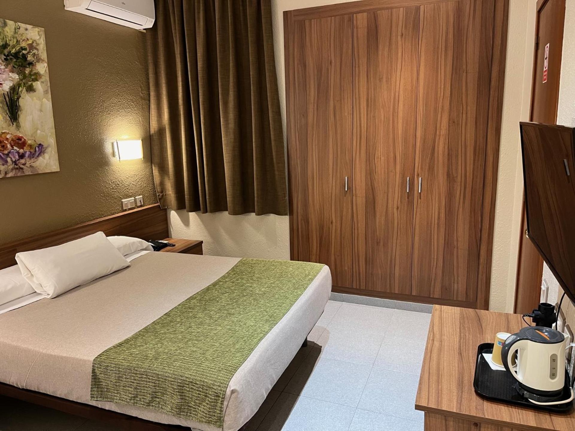 Hotel Aneto Barcelona Luaran gambar