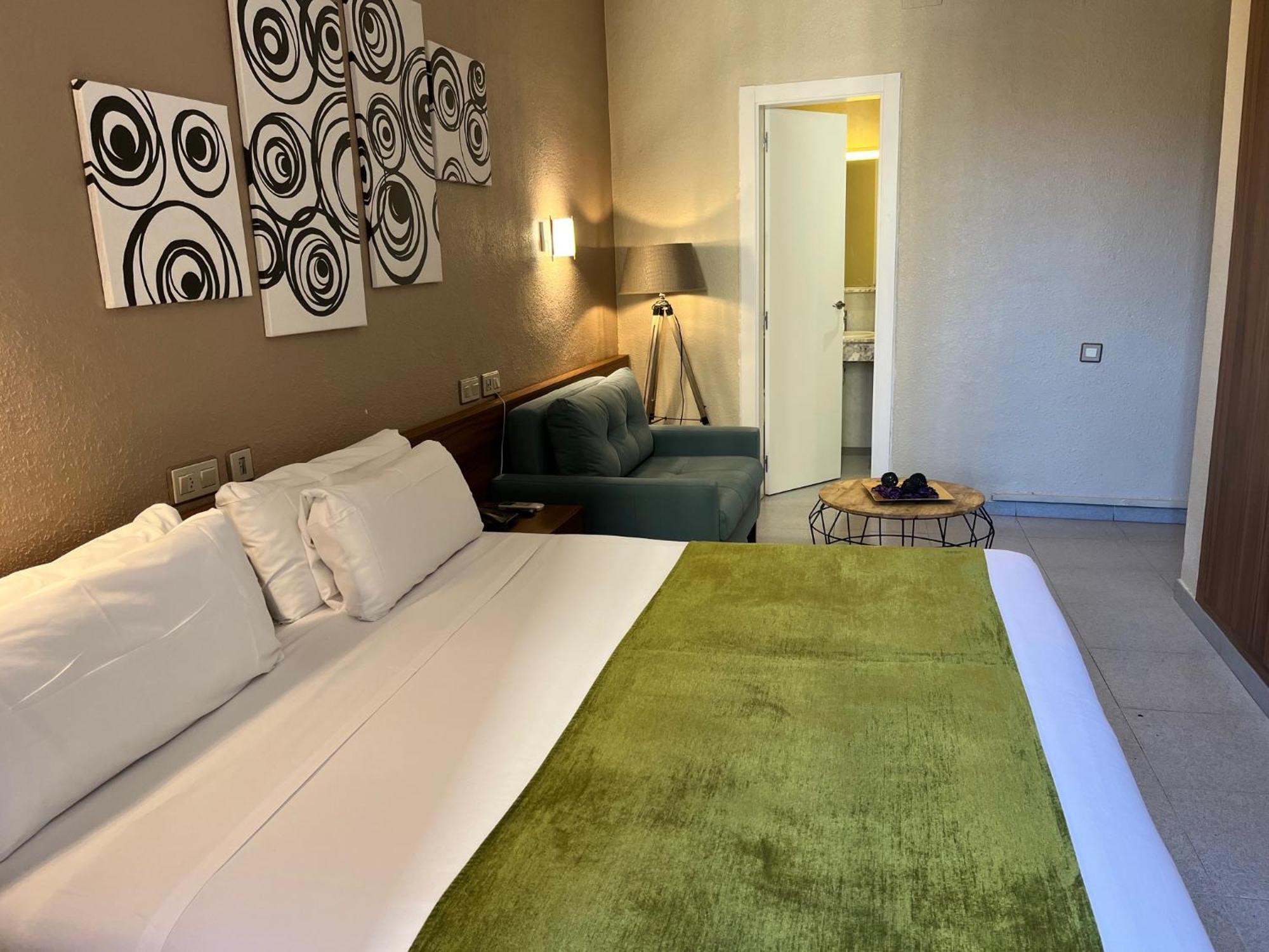 Hotel Aneto Barcelona Luaran gambar