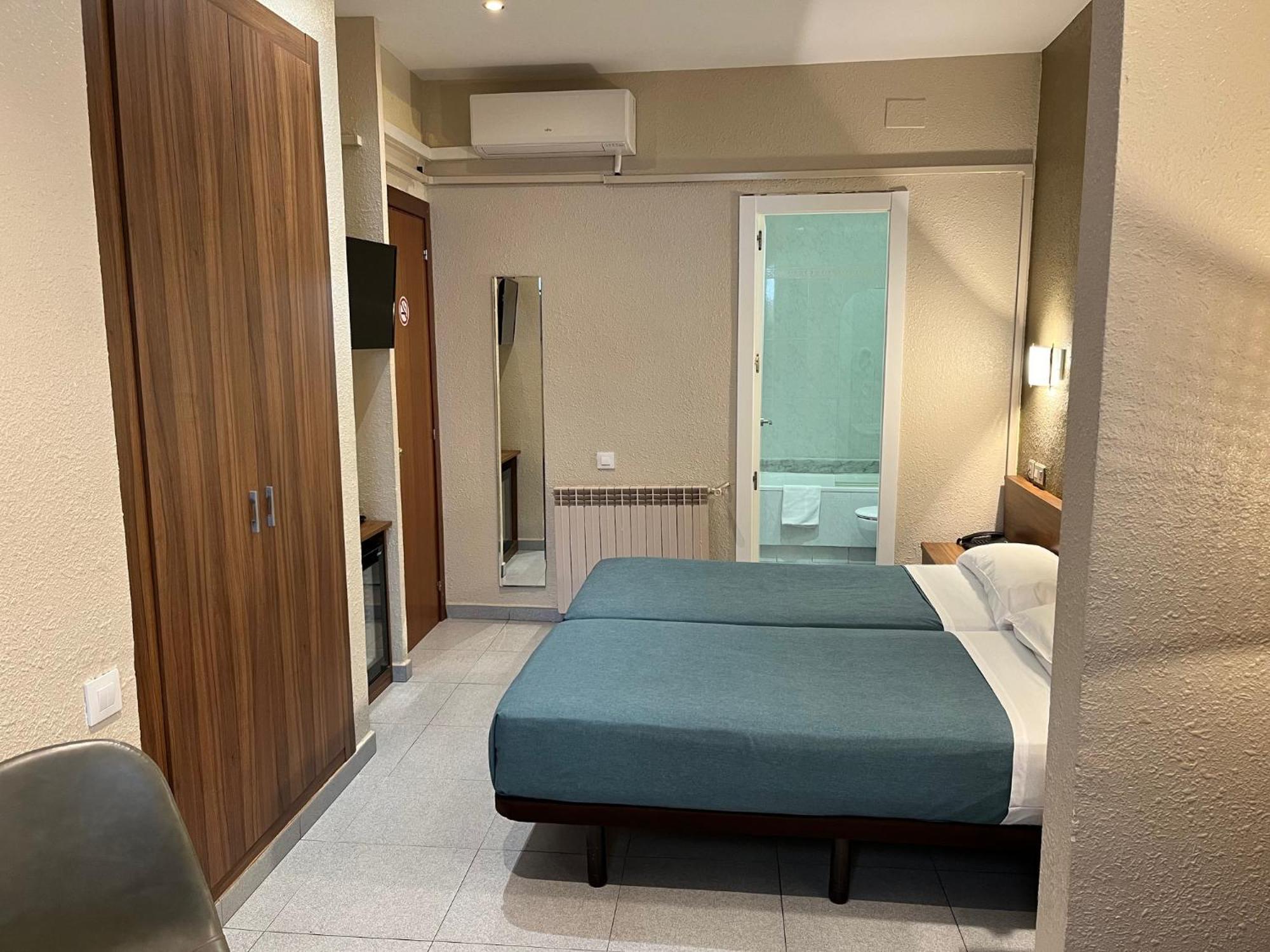 Hotel Aneto Barcelona Luaran gambar