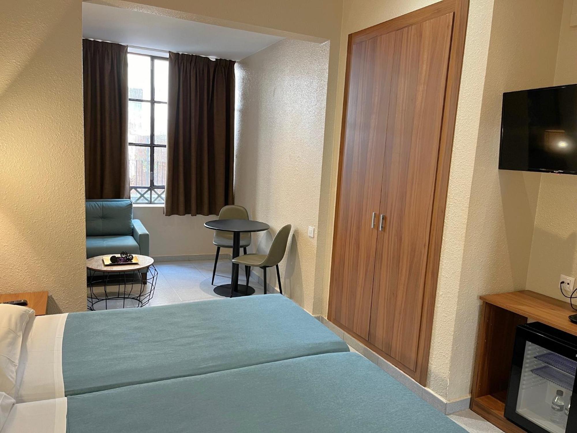 Hotel Aneto Barcelona Luaran gambar