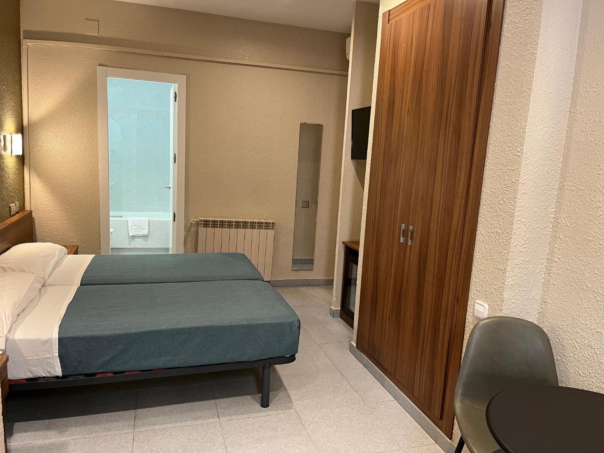 Hotel Aneto Barcelona Luaran gambar
