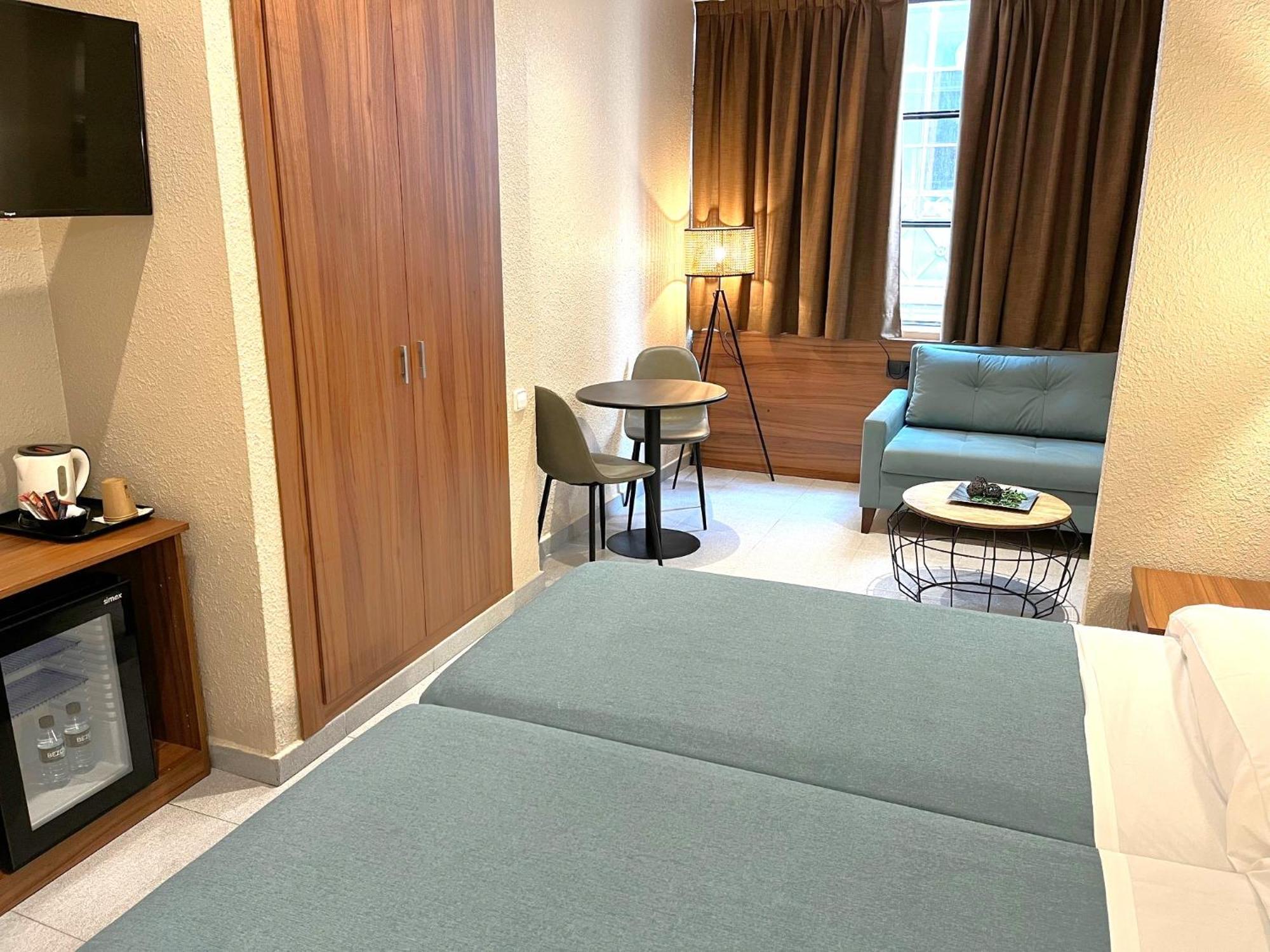 Hotel Aneto Barcelona Luaran gambar