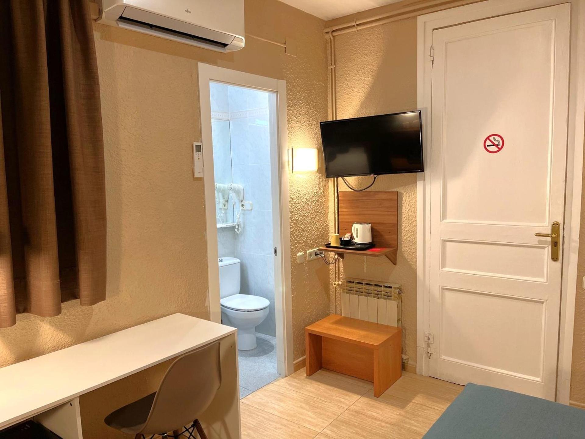 Hotel Aneto Barcelona Luaran gambar