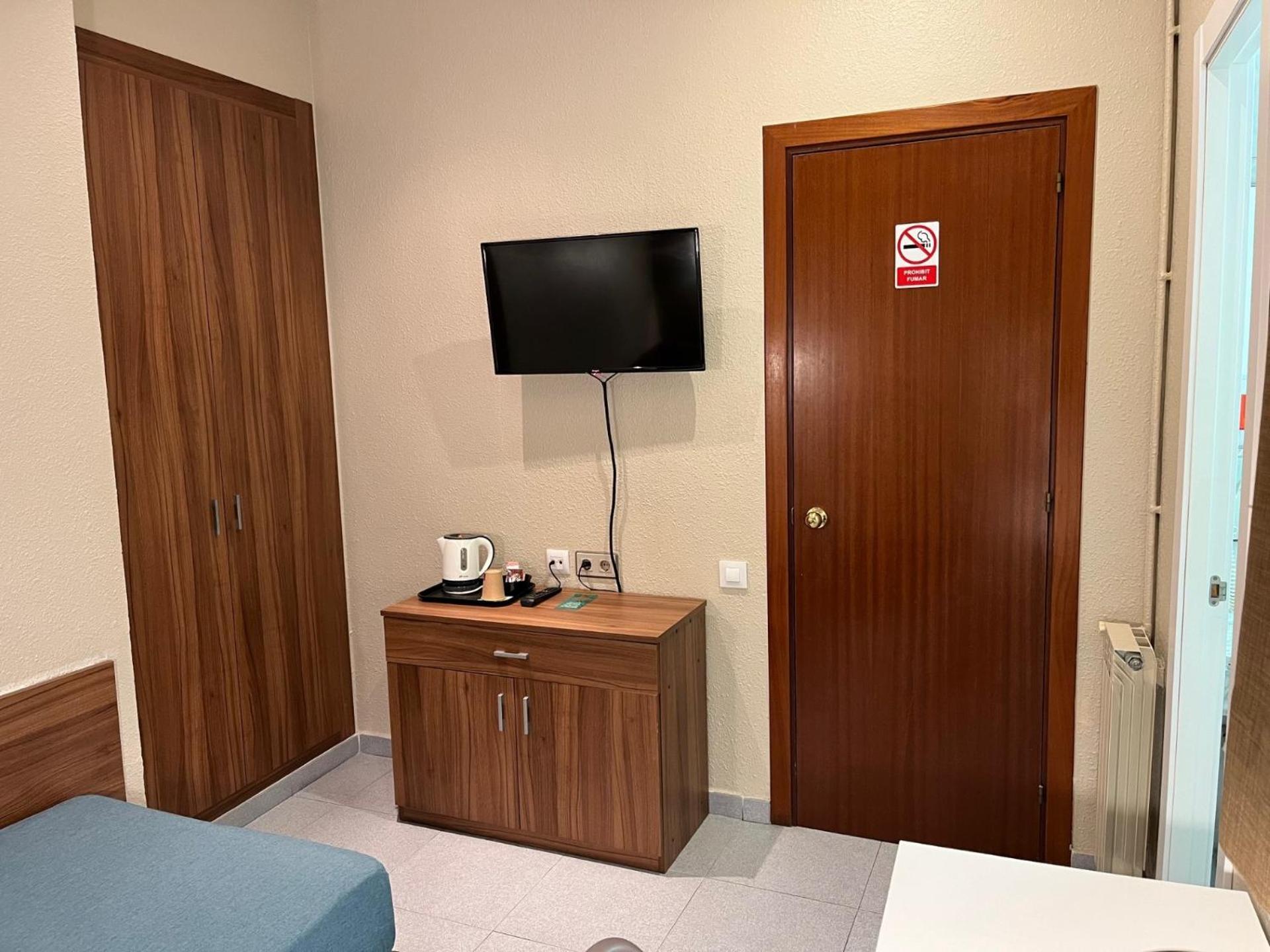 Hotel Aneto Barcelona Luaran gambar