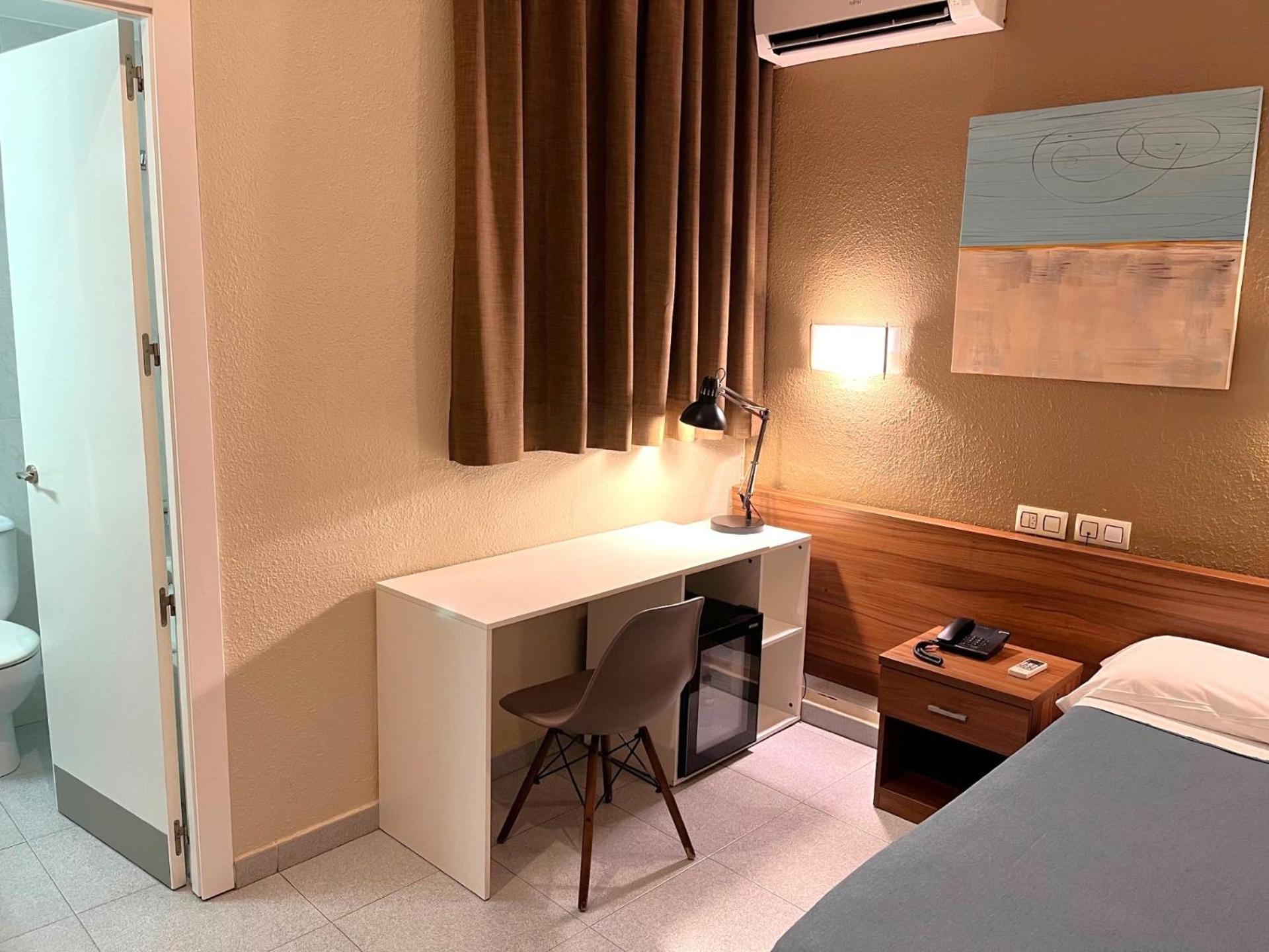 Hotel Aneto Barcelona Luaran gambar