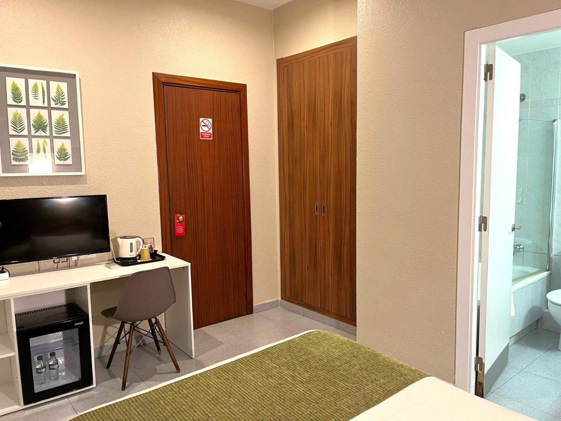 Hotel Aneto Barcelona Luaran gambar
