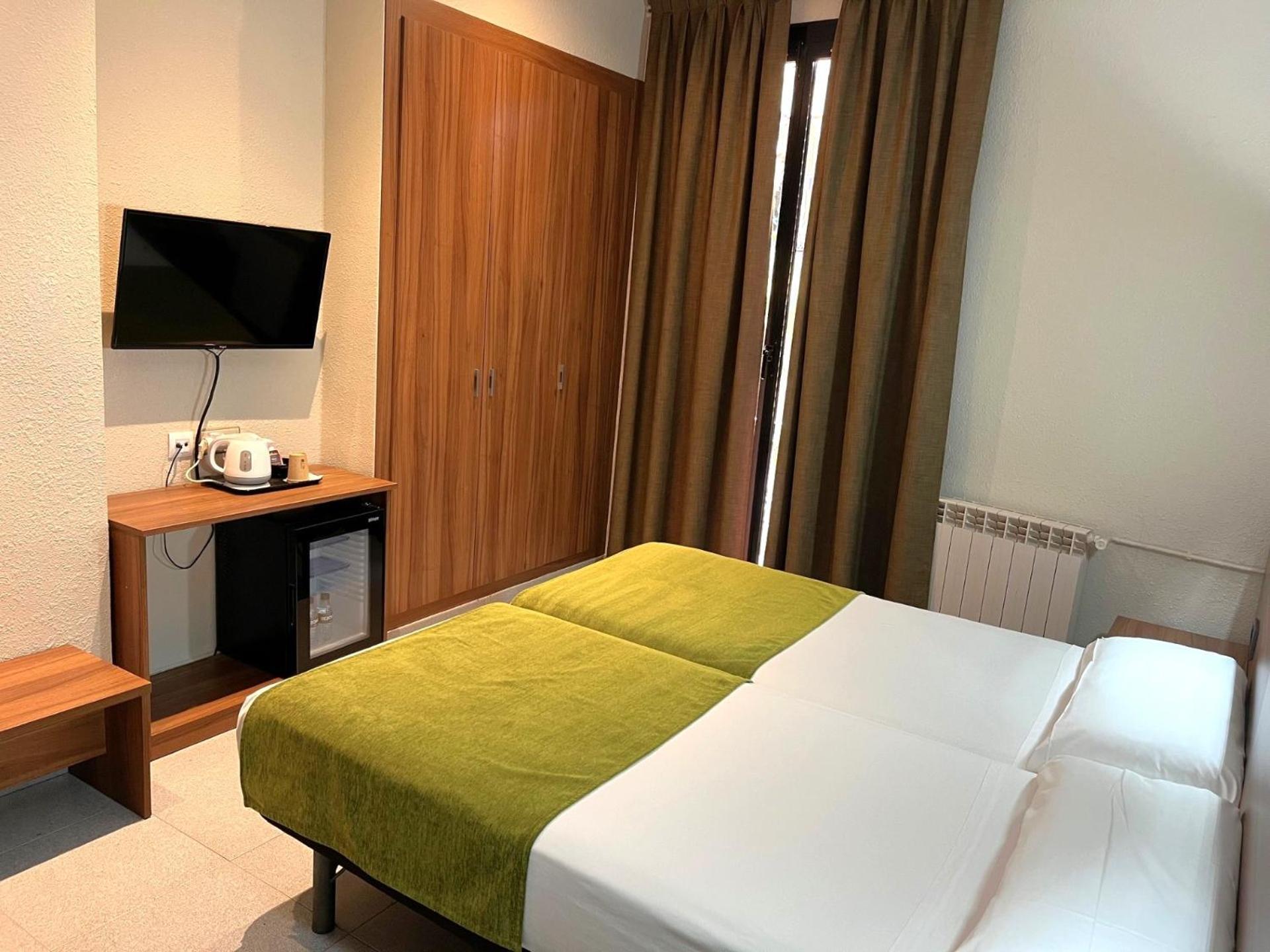 Hotel Aneto Barcelona Luaran gambar