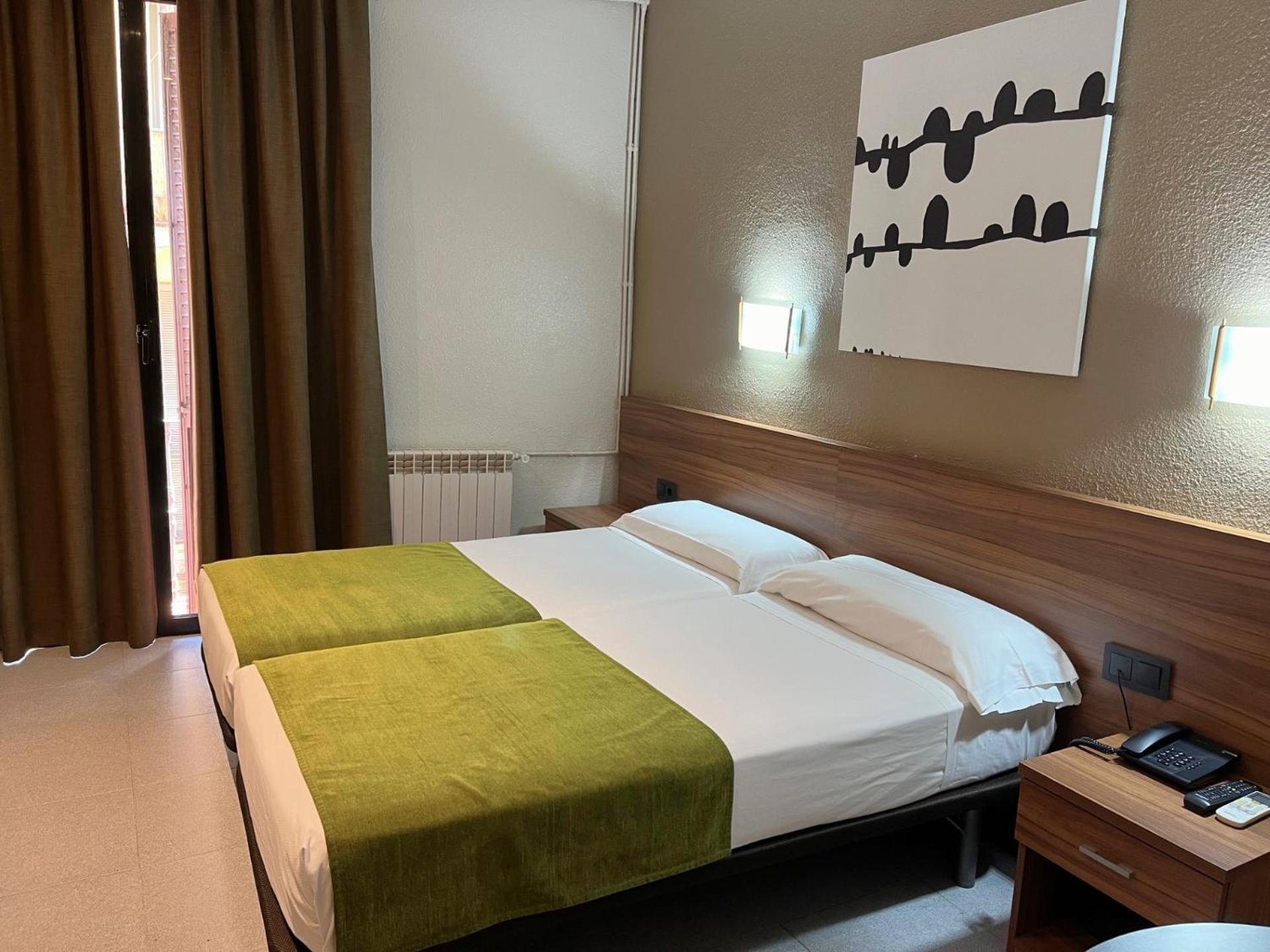 Hotel Aneto Barcelona Luaran gambar