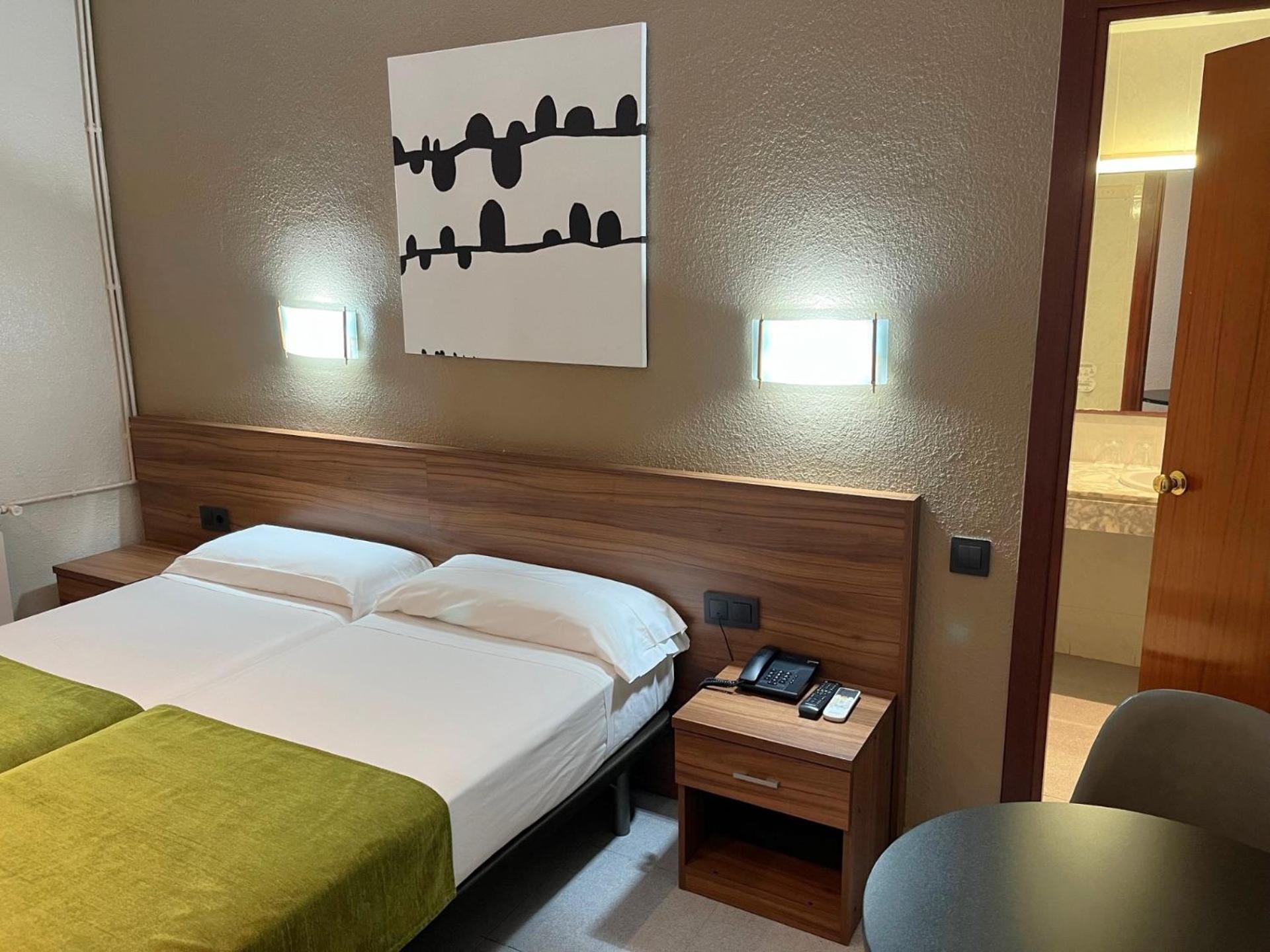 Hotel Aneto Barcelona Luaran gambar