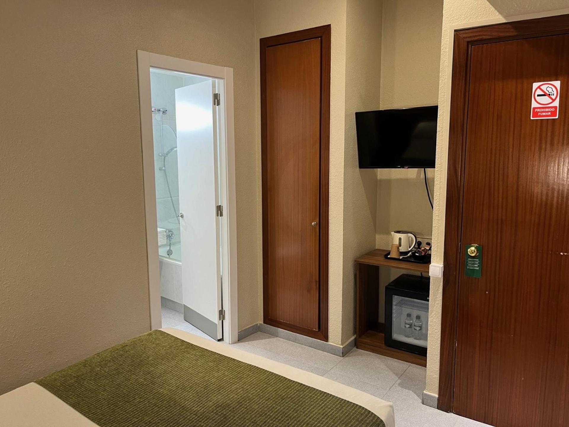 Hotel Aneto Barcelona Luaran gambar