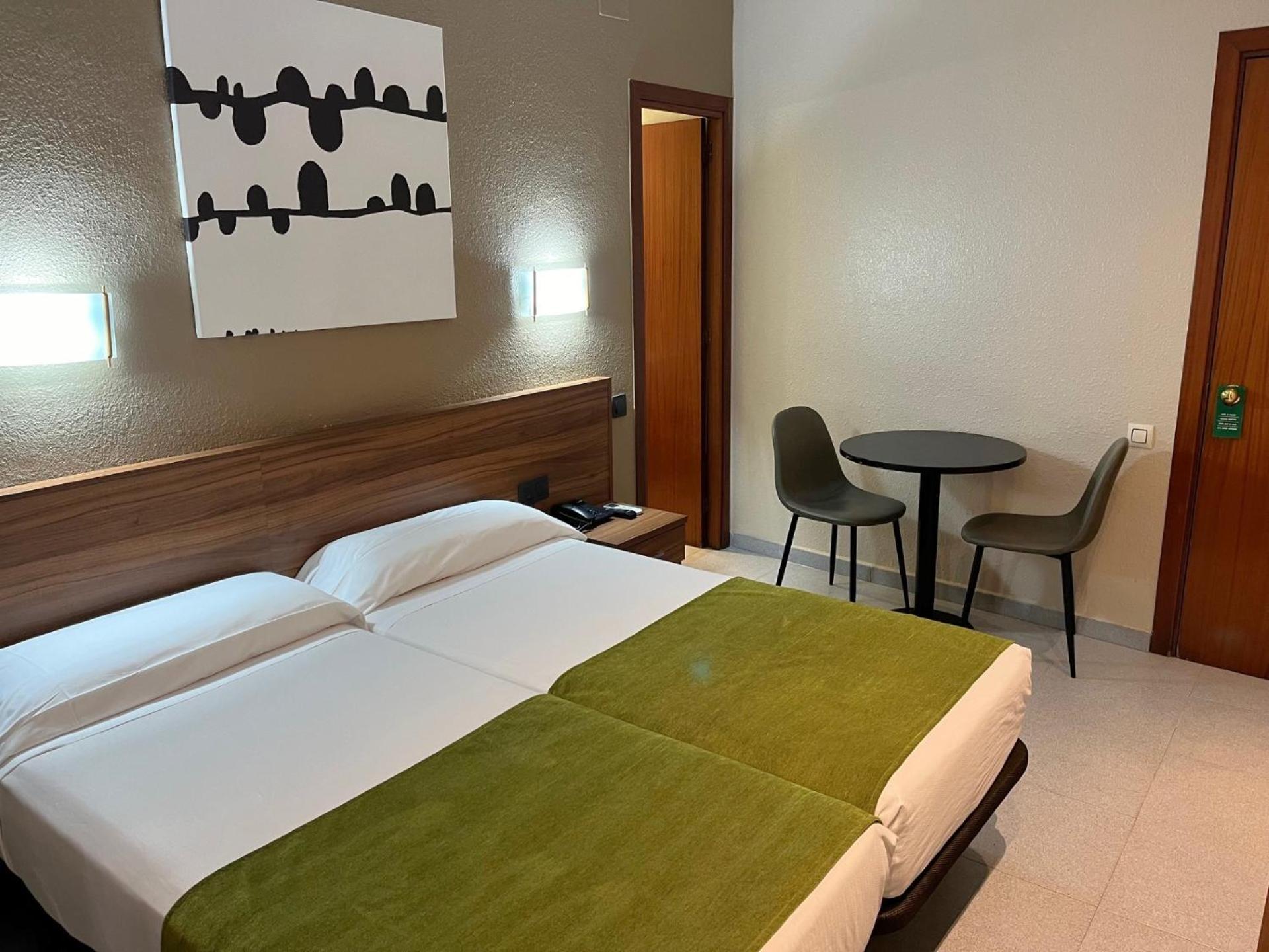 Hotel Aneto Barcelona Luaran gambar