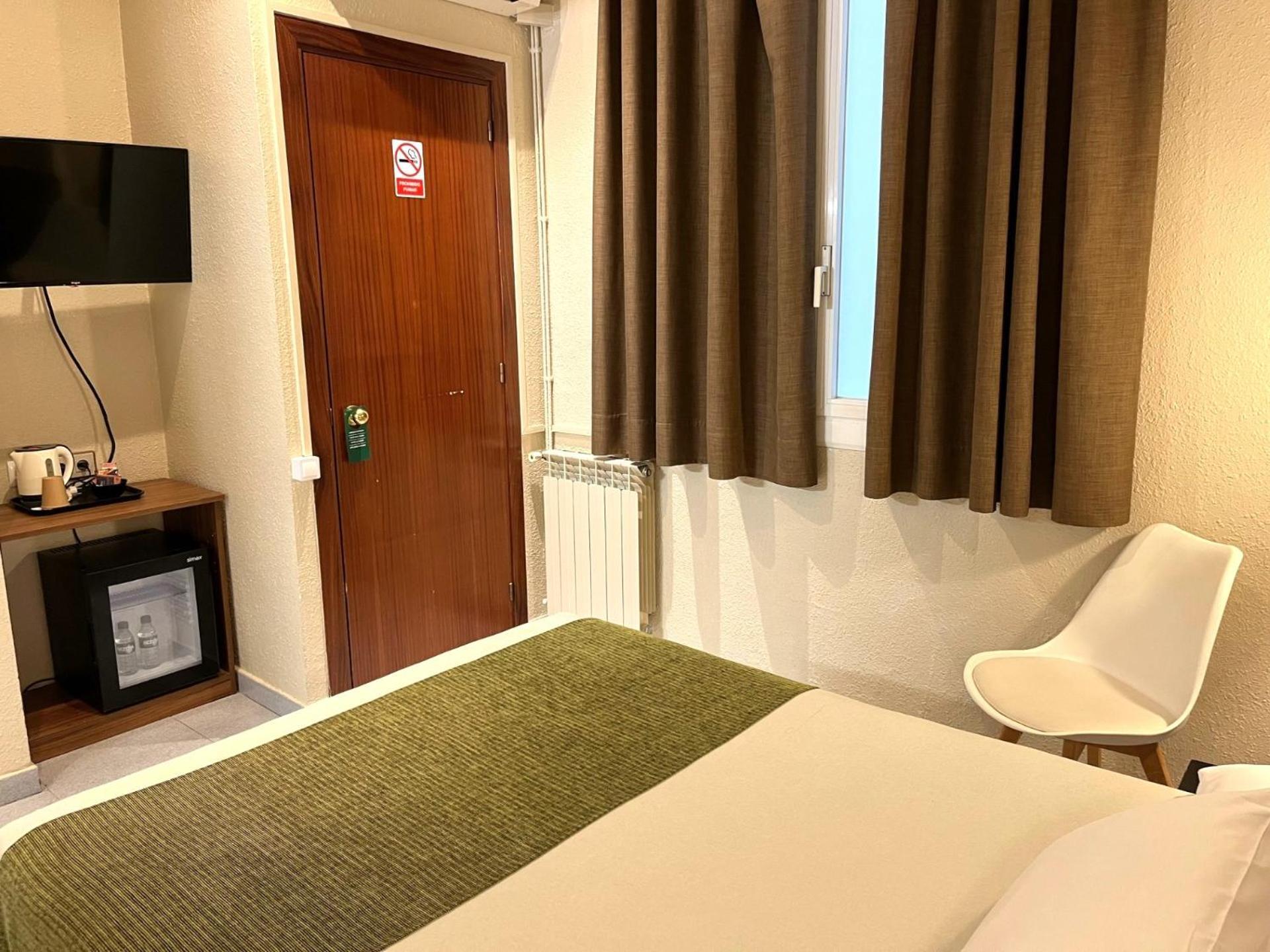 Hotel Aneto Barcelona Luaran gambar