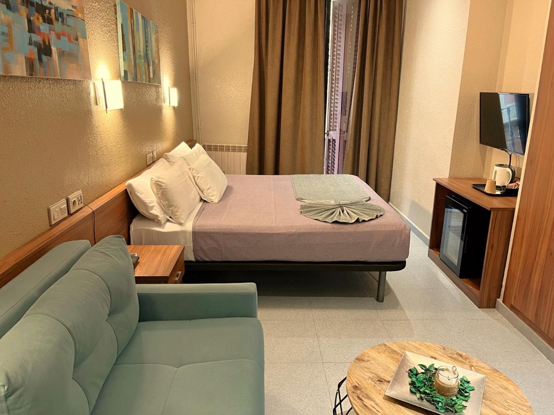 Hotel Aneto Barcelona Luaran gambar